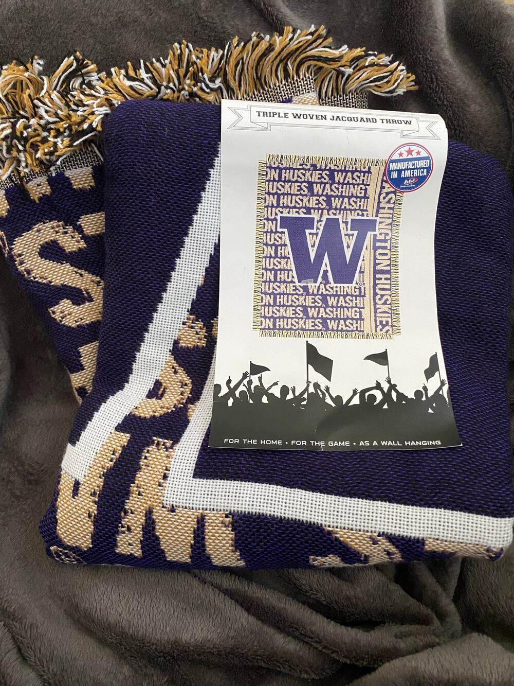 NWT Woven jacquard throw blanket, University of Washington Huskies, 46”x59”